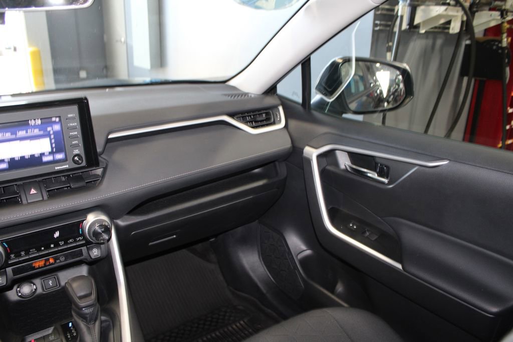 Used 2021 Toyota RAV4 XLE image 24