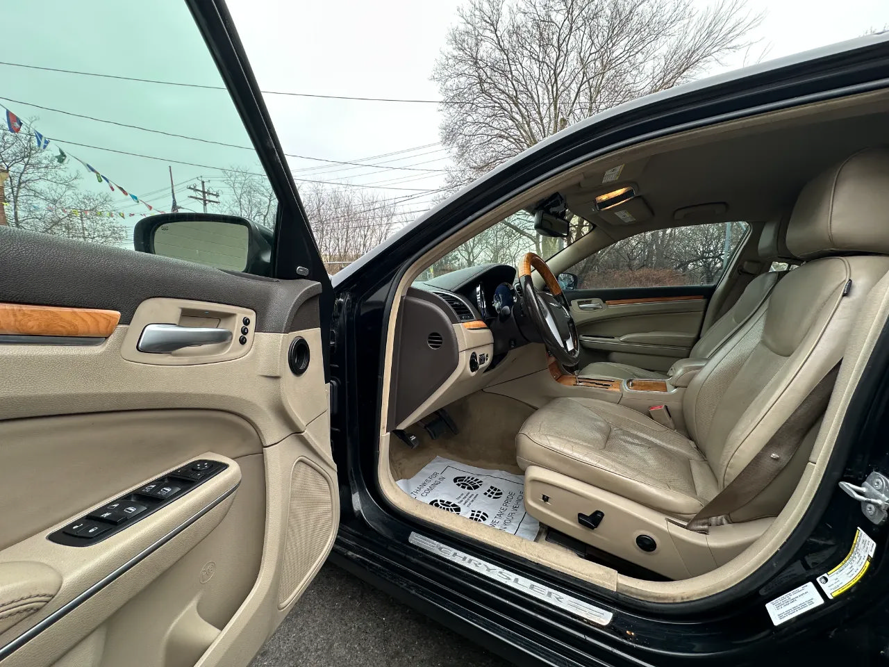 Used 2014 Chrysler 300 C RWD image 27