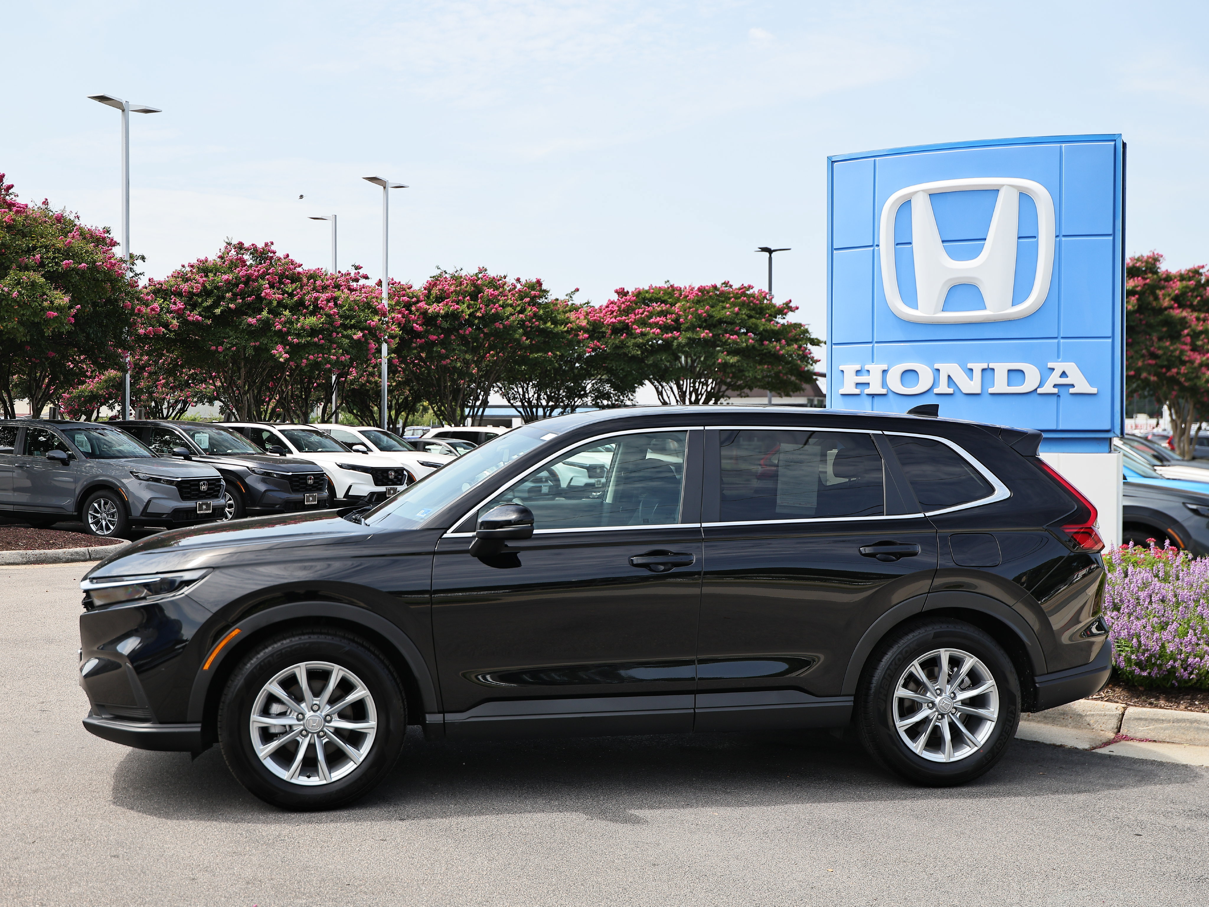 Used 2025 Honda CR-V EX image 4
