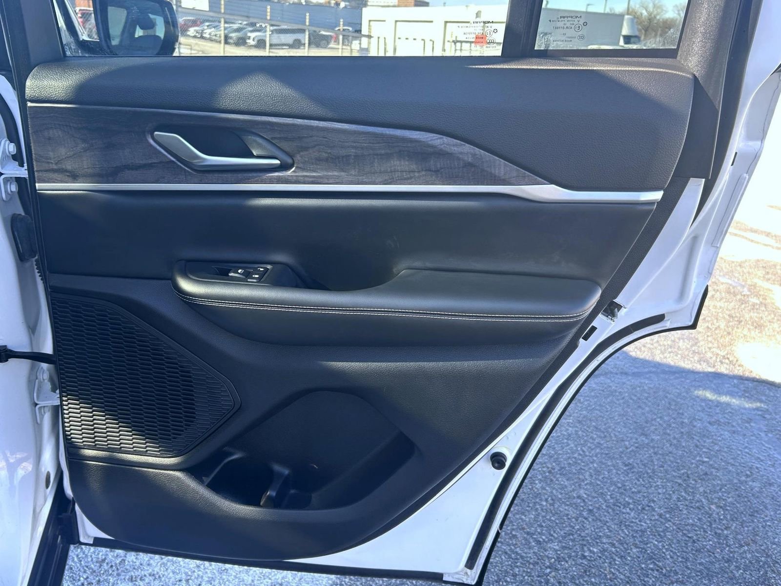 Used 2023 Jeep Grand Cherokee Limited image 18