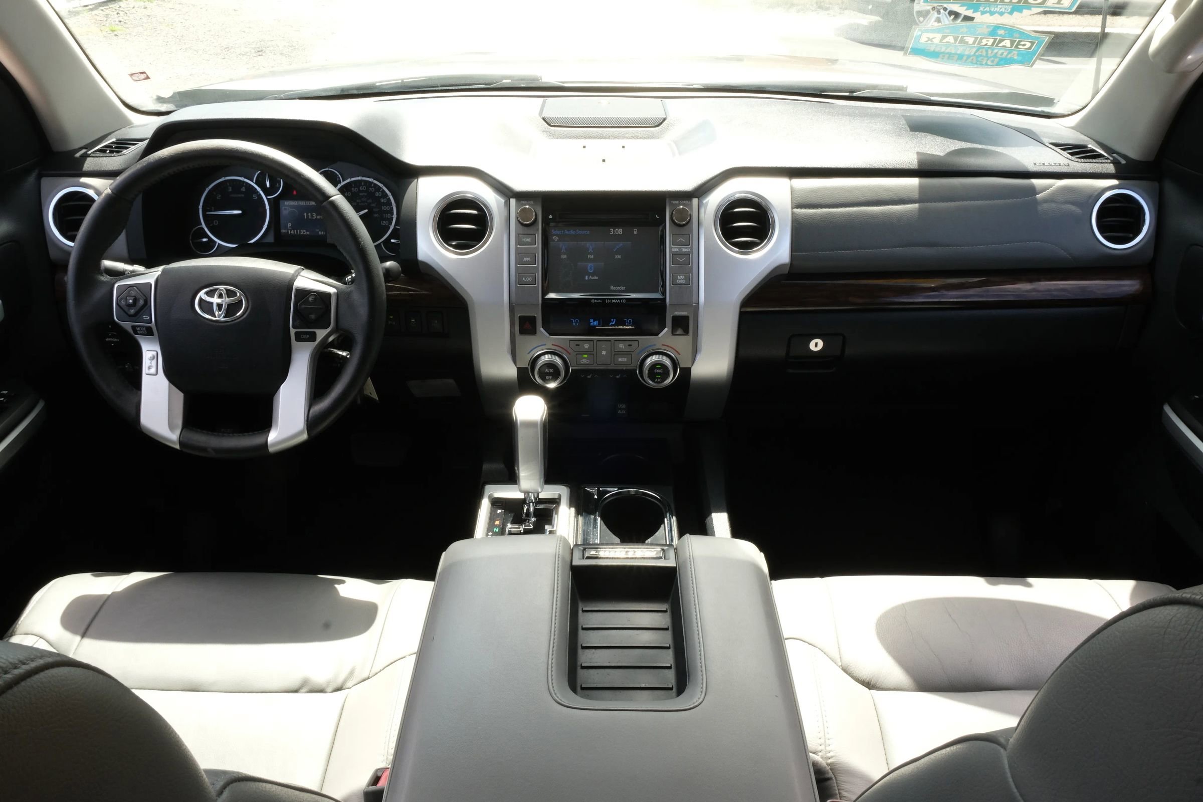 Used 2015 Toyota Tundra Limited w/ Limited Premium Package RWD image 10