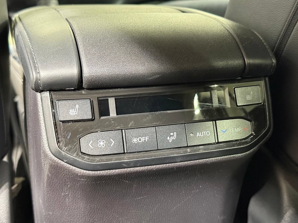 Certified 2024 Toyota Highlander Platinum AWD/4WD image 22