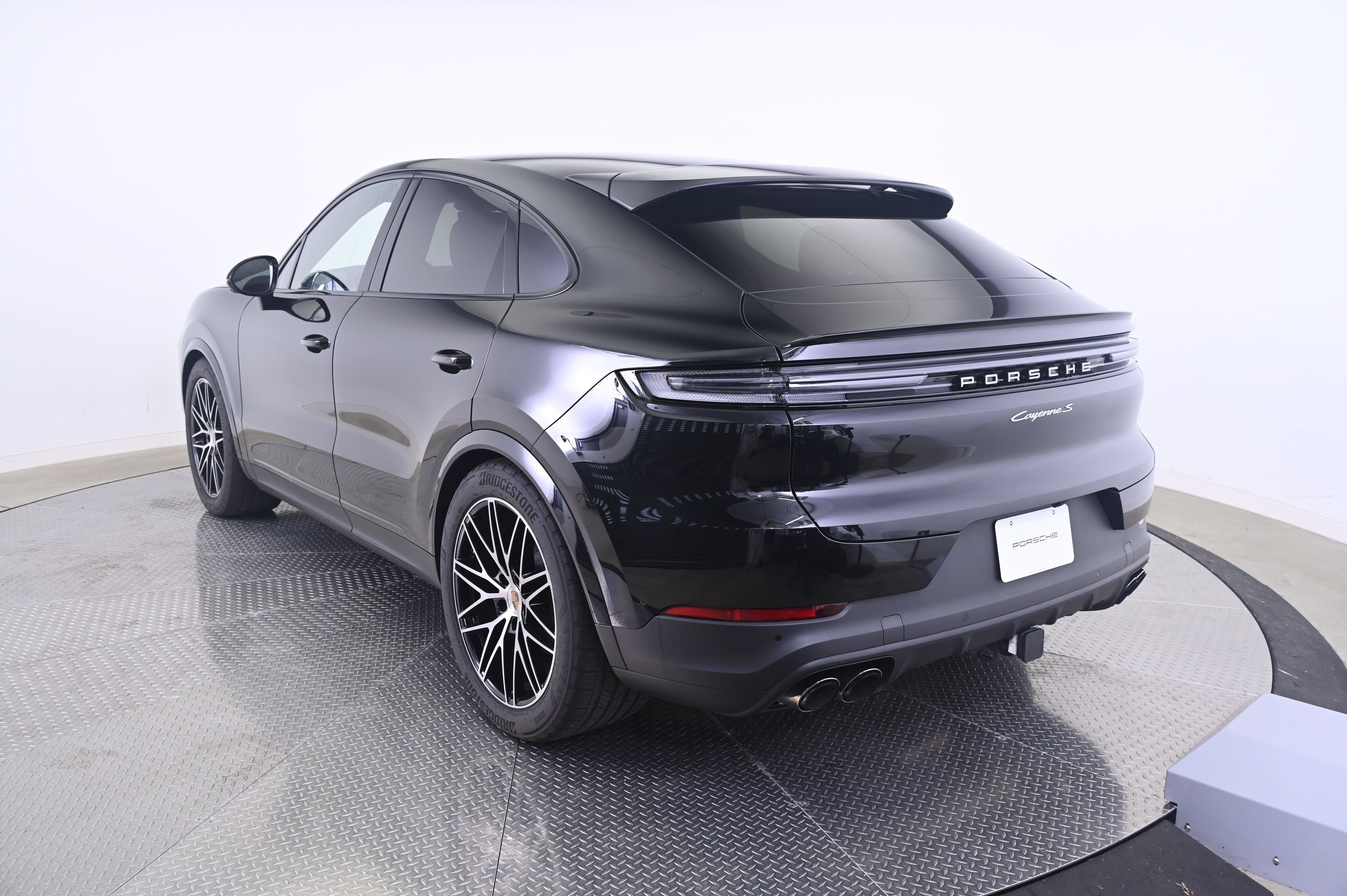 Certified 2026 Porsche Cayenne S AWD/4WD image 3