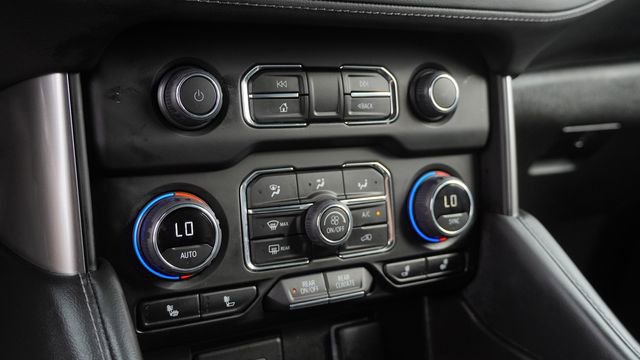 Used 2024 Chevrolet Suburban LT image 25