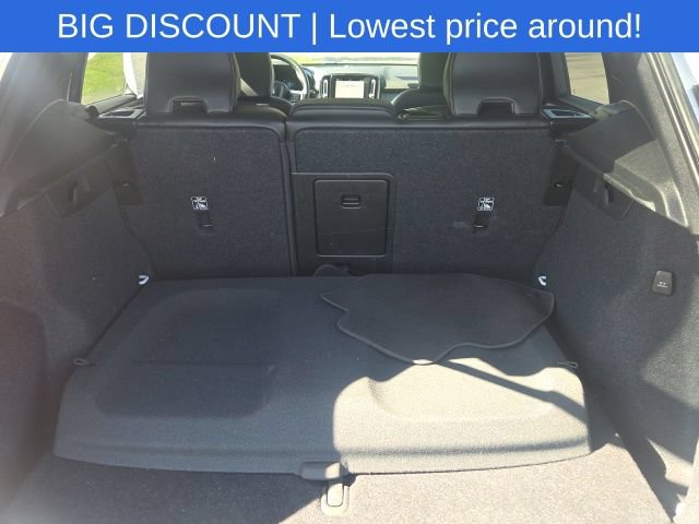 Used 2023 Volvo XC40 B5 Plus AWD/4WD image 12