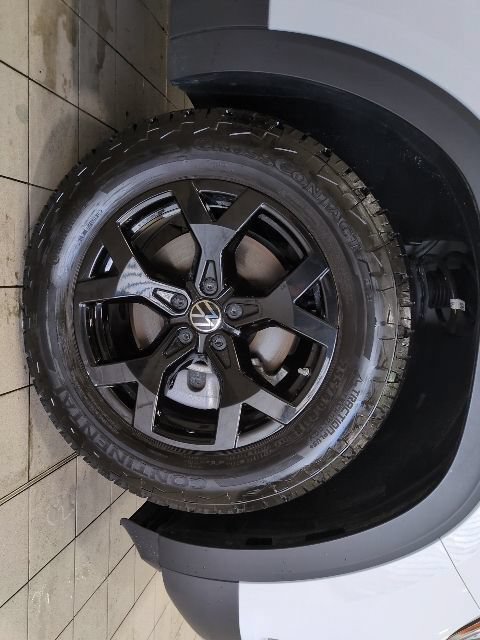 Used 2025 Volkswagen Atlas Peak Edition SE AWD/4WD image 31