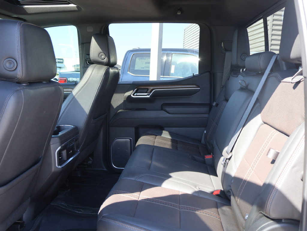 Used 2022 Chevrolet Silverado 1500 High Country w/ Technology Package AWD/4WD image 17