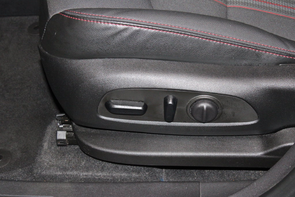 Used 2023 Chevrolet Equinox RS FWD image 25