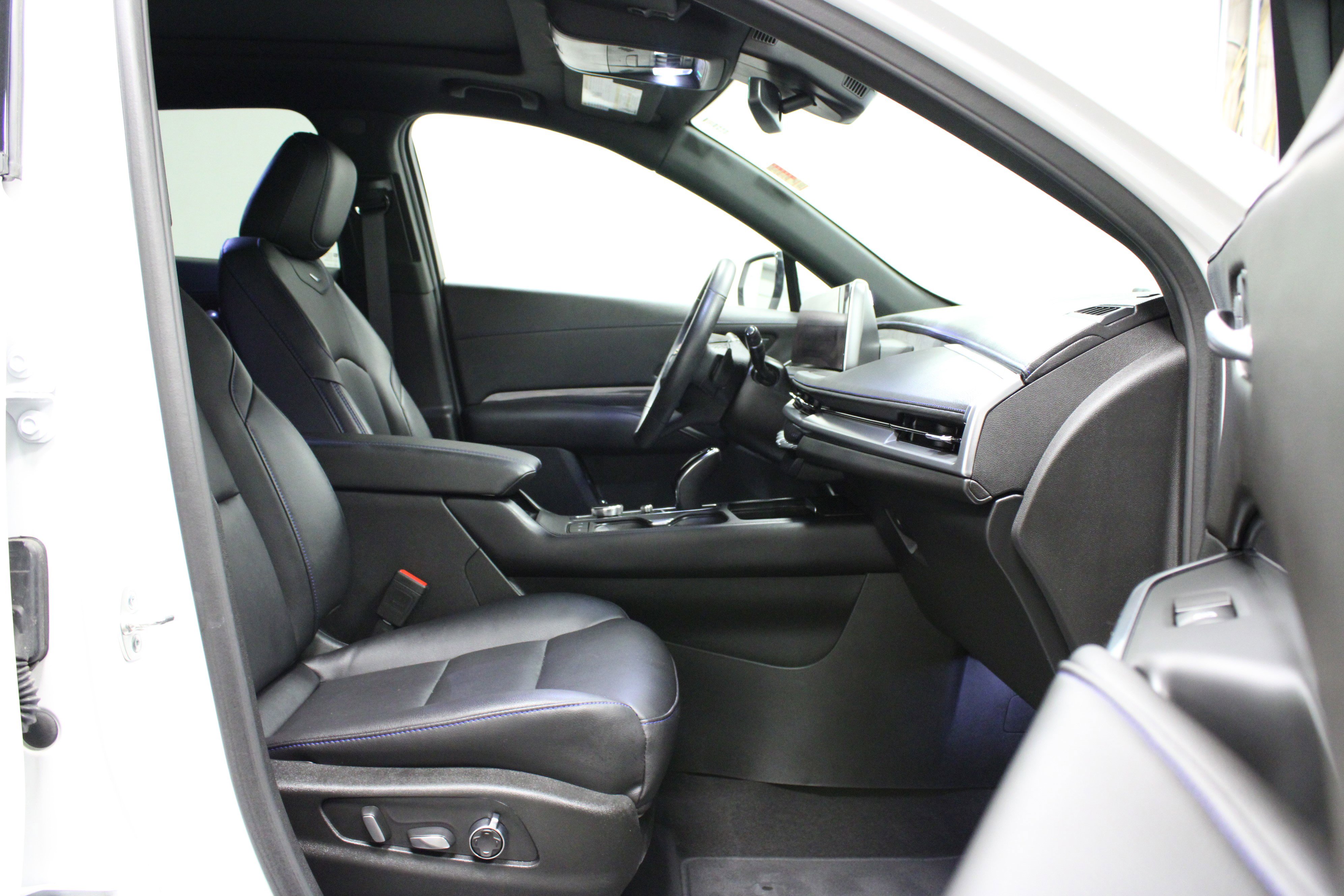 Used 2024 Cadillac XT4 Sport image 17