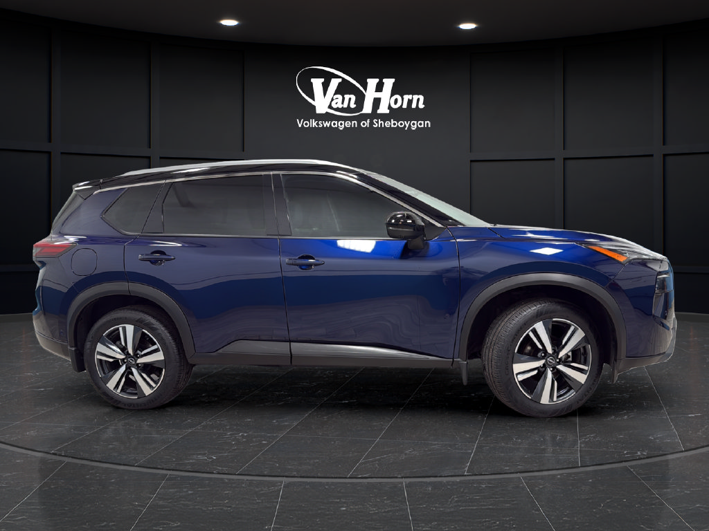 Used 2025 Nissan Rogue SL AWD/4WD image 8