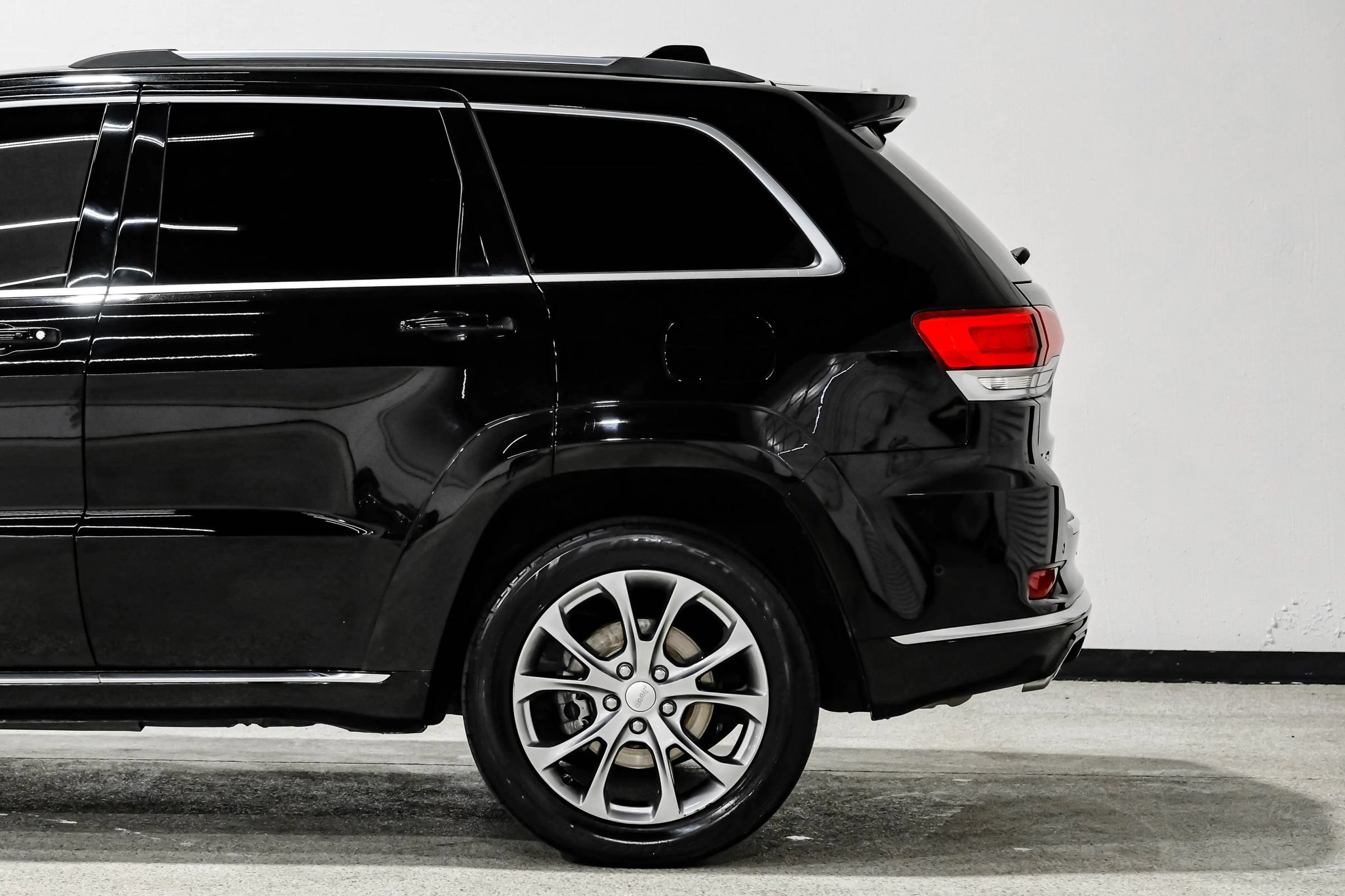 Used 2019 Jeep Grand Cherokee Summit w/ Platinum Series Group AWD/4WD image 13