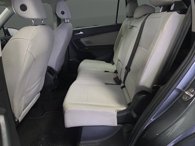 Used 2020 Volkswagen Tiguan SE w/ Panoramic Sunroof Package image 30
