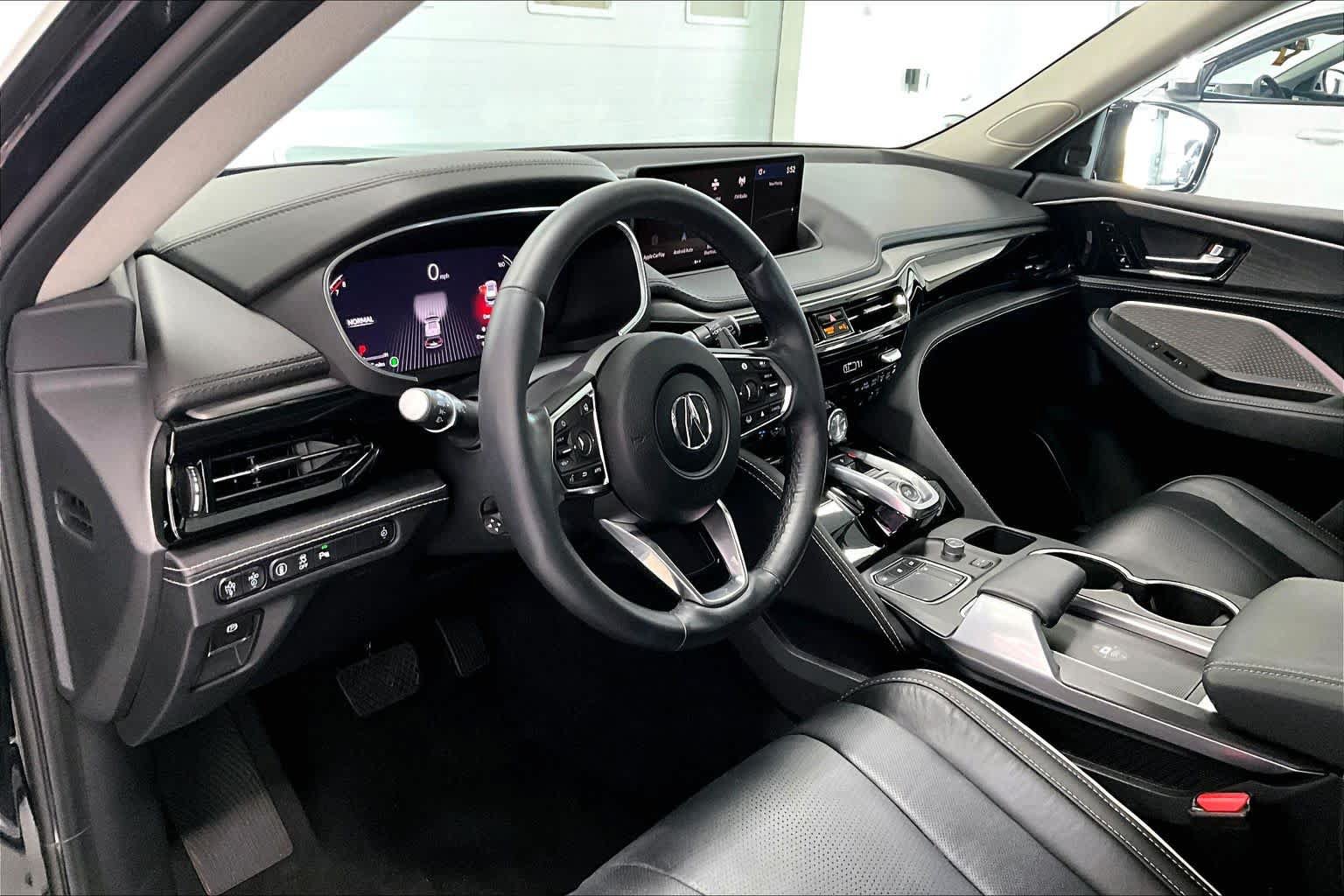 Used 2023 Acura MDX SH-AWD w/ Advance Package image 2