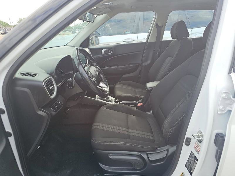 Used 2024 Hyundai Venue SEL image 11