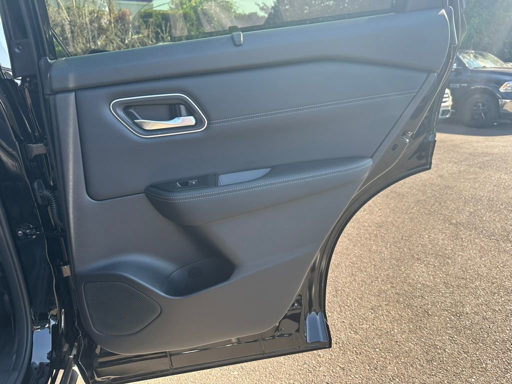 New 2026 Nissan Rogue Platinum w/ Platinum Premium Package AWD/4WD image 28