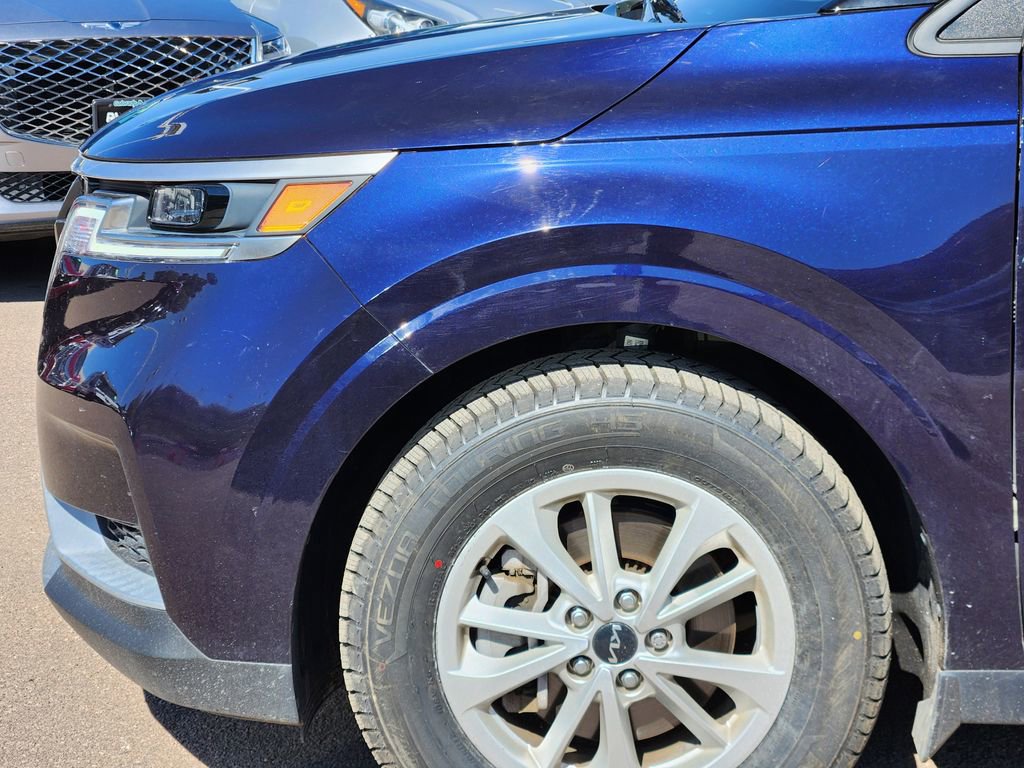 Used 2024 Kia Carnival LX image 9