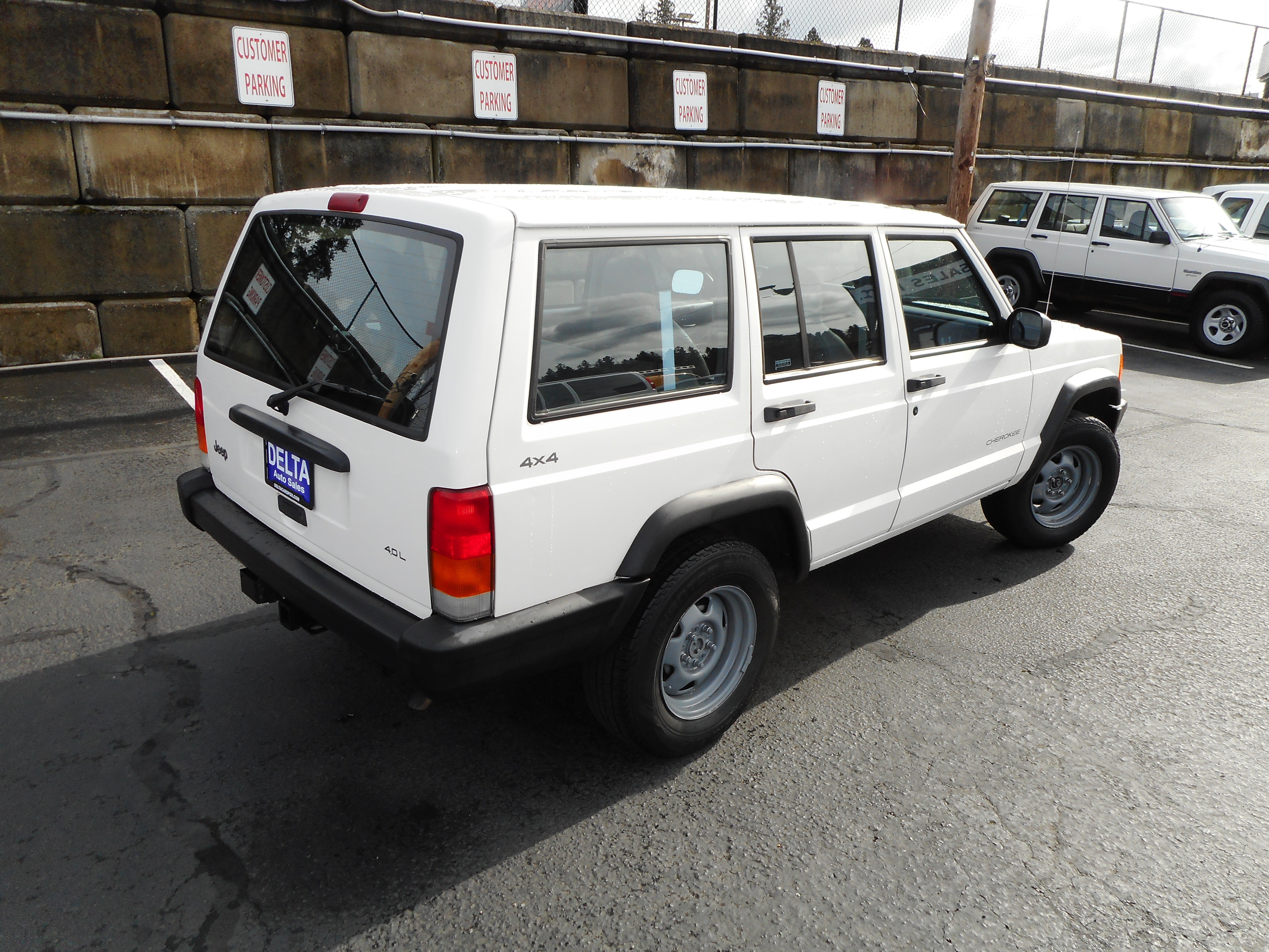 Used 1998 Jeep Cherokee SE image 8