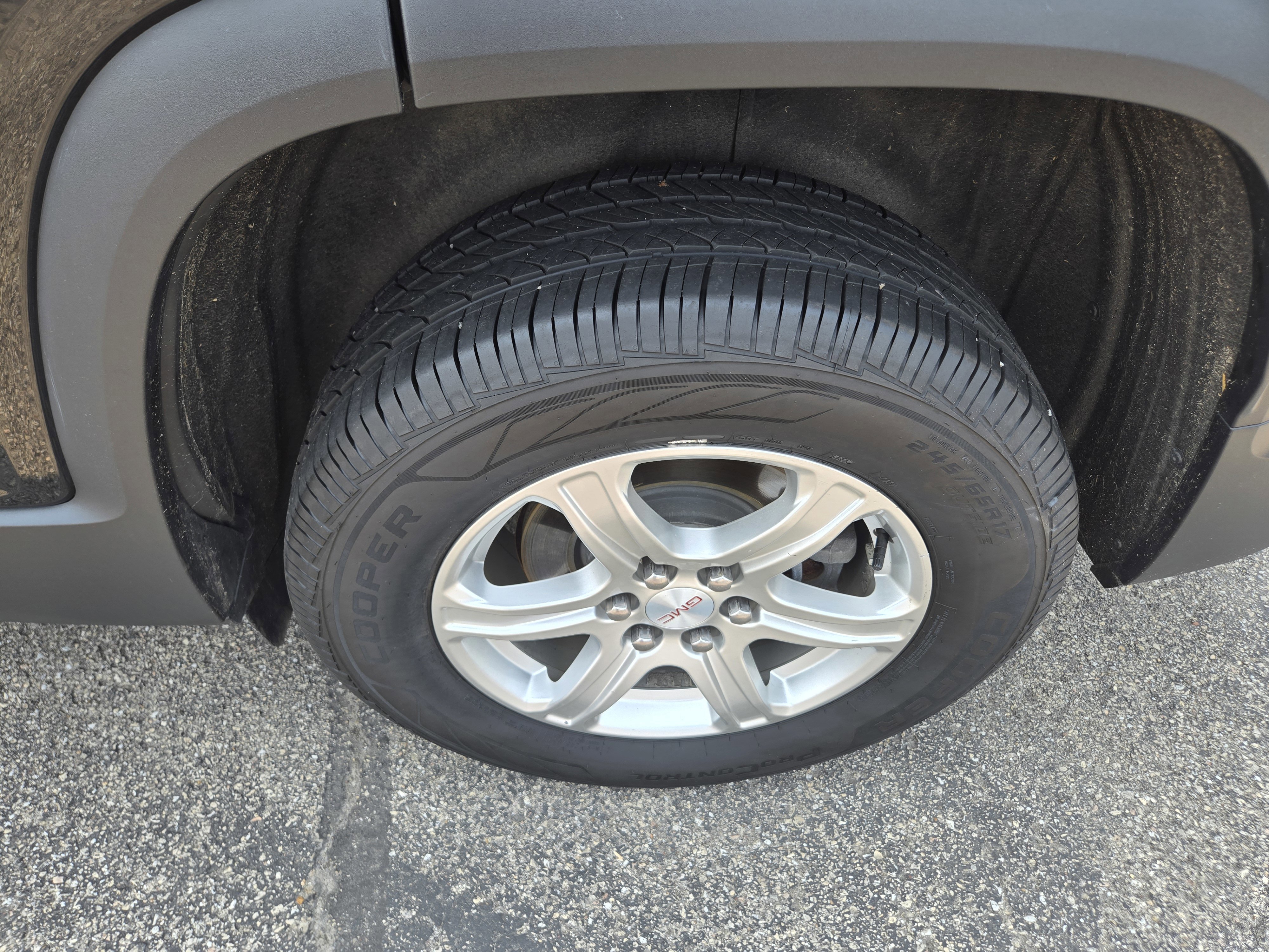 Used 2019 GMC Acadia SLE w/ LPO, Floor Liner Package image 11