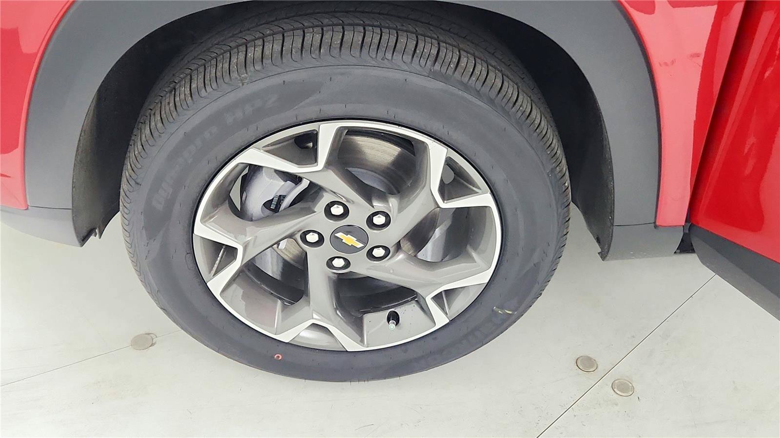 Used 2026 Chevrolet Trax LT w/ LT Convenience Package FWD image 29