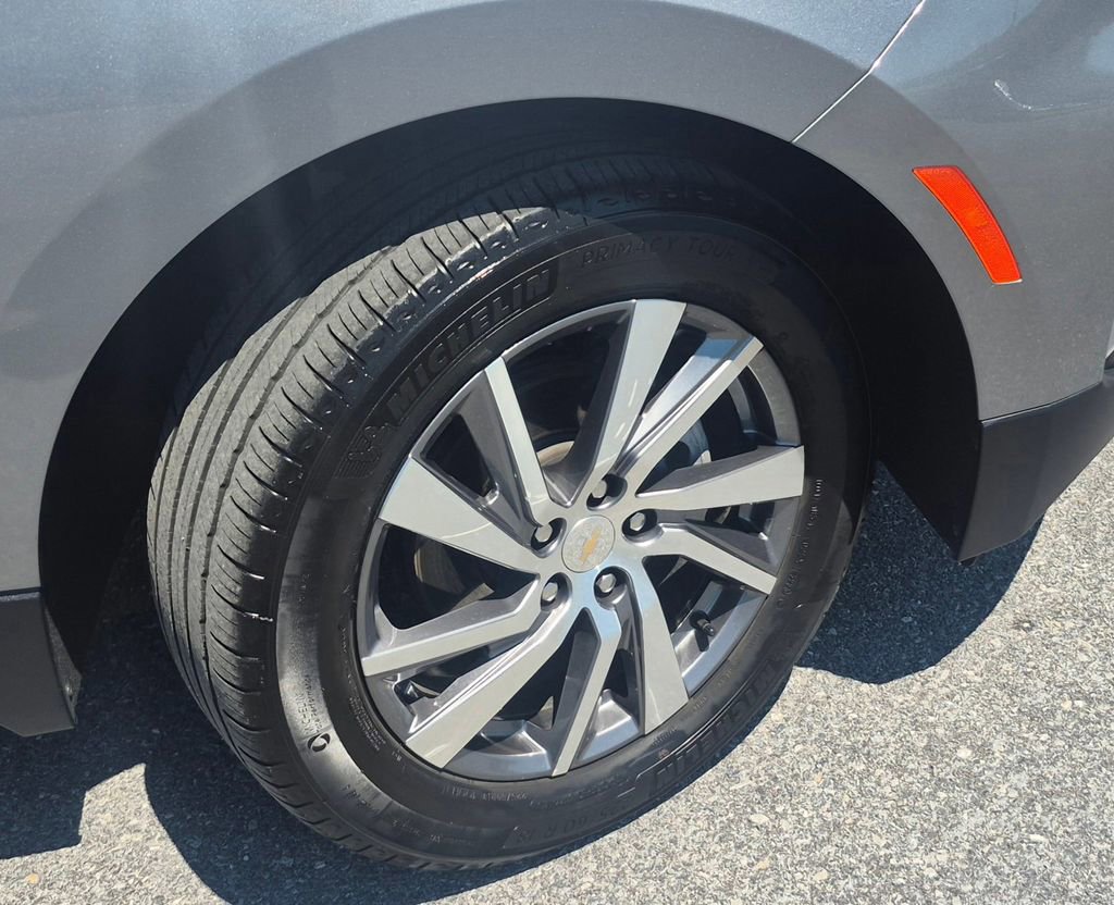 Used 2024 Chevrolet Equinox LT AWD/4WD image 3
