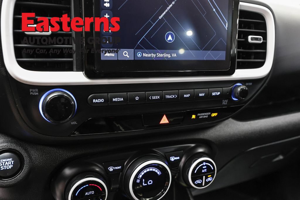 Used 2025 Hyundai Venue Limited FWD image 19