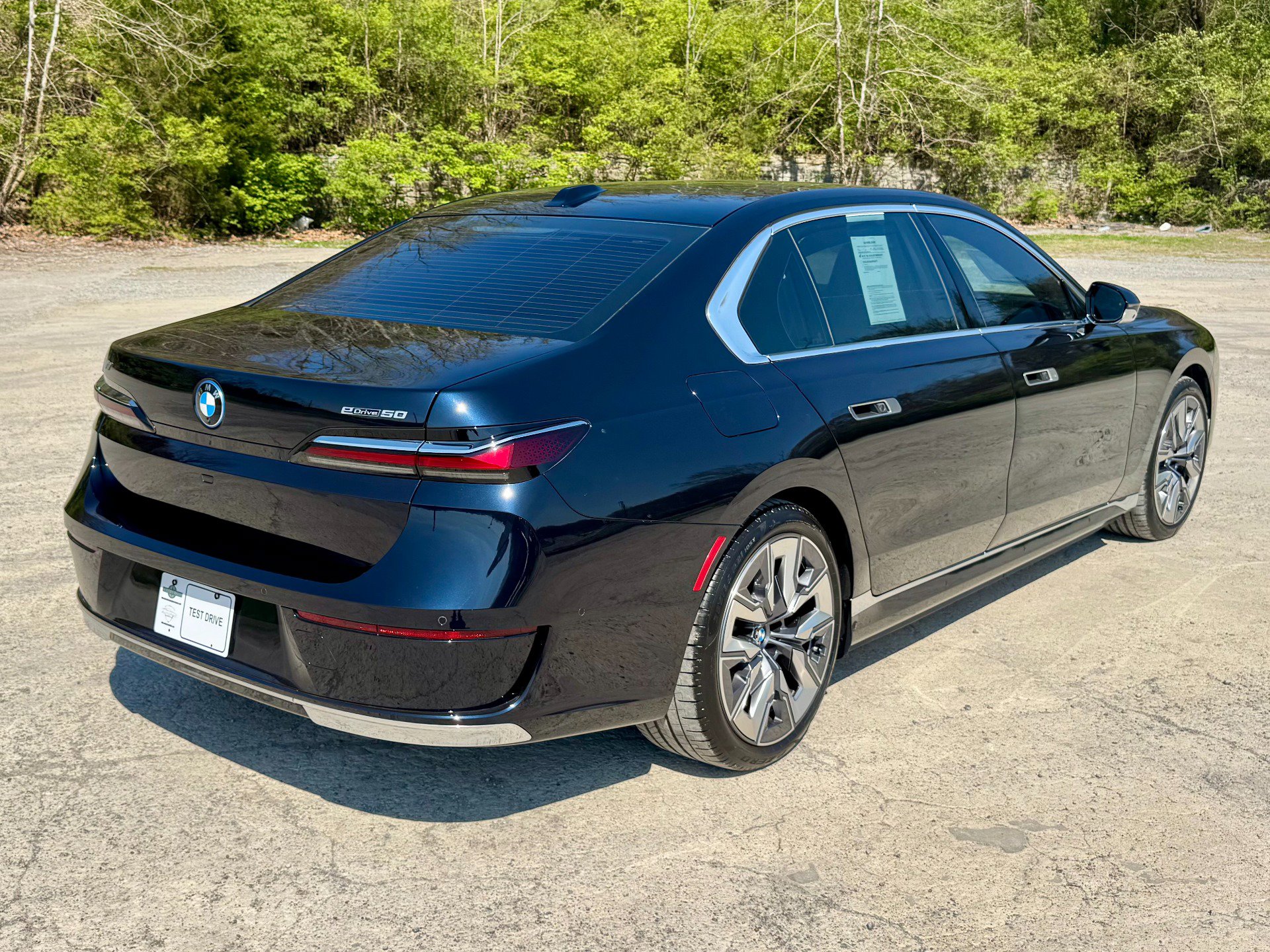 Used 2025 BMW i7 eDrive50 w/ Executive Package image 3