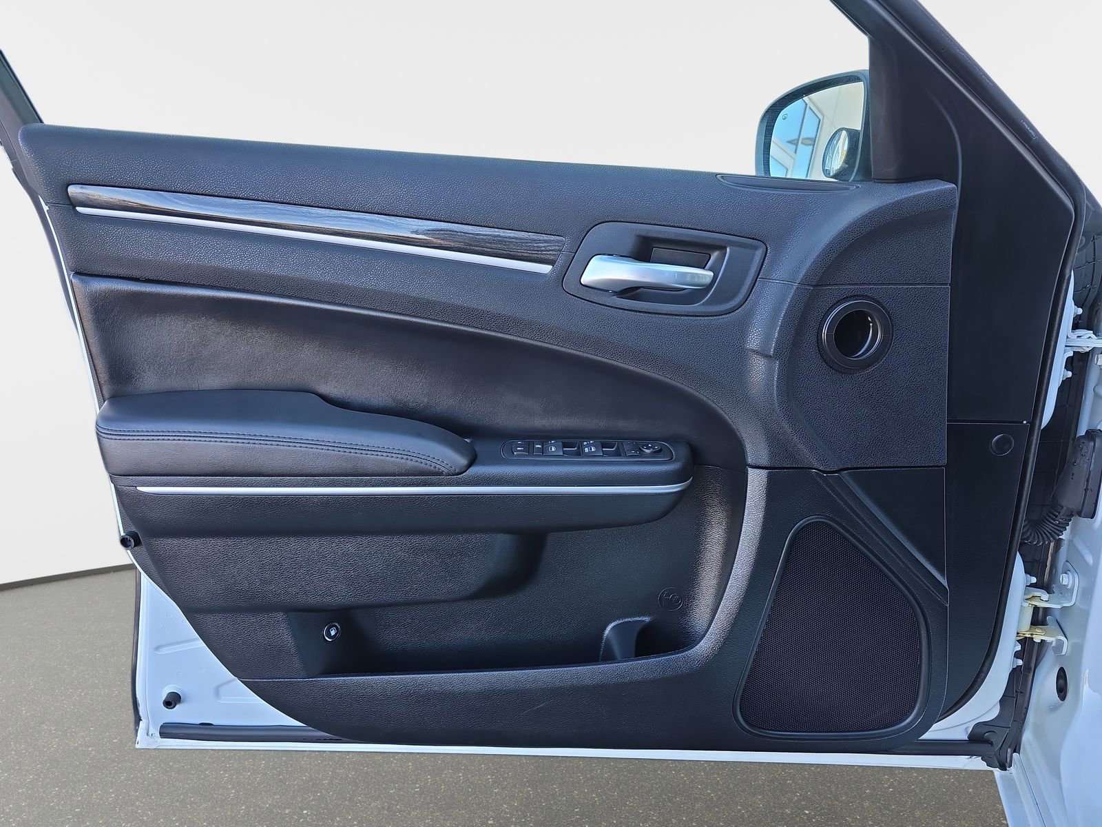 Used 2018 Chrysler 300 Touring w/ Sport Appearance Package image 27