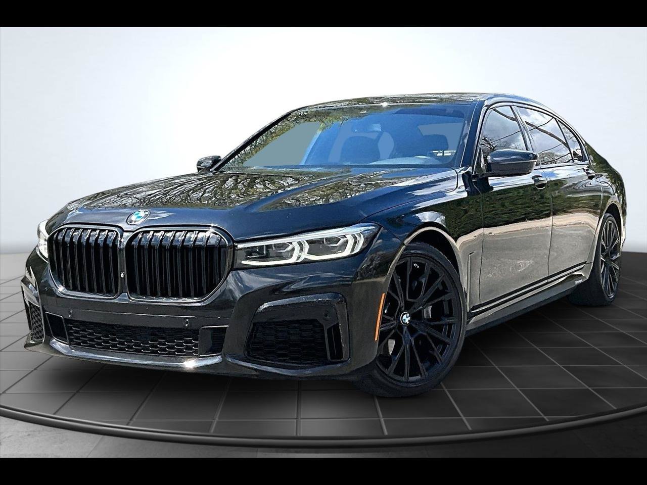 Used 2020 BMW 740i w/ M Sport Package RWD image 1