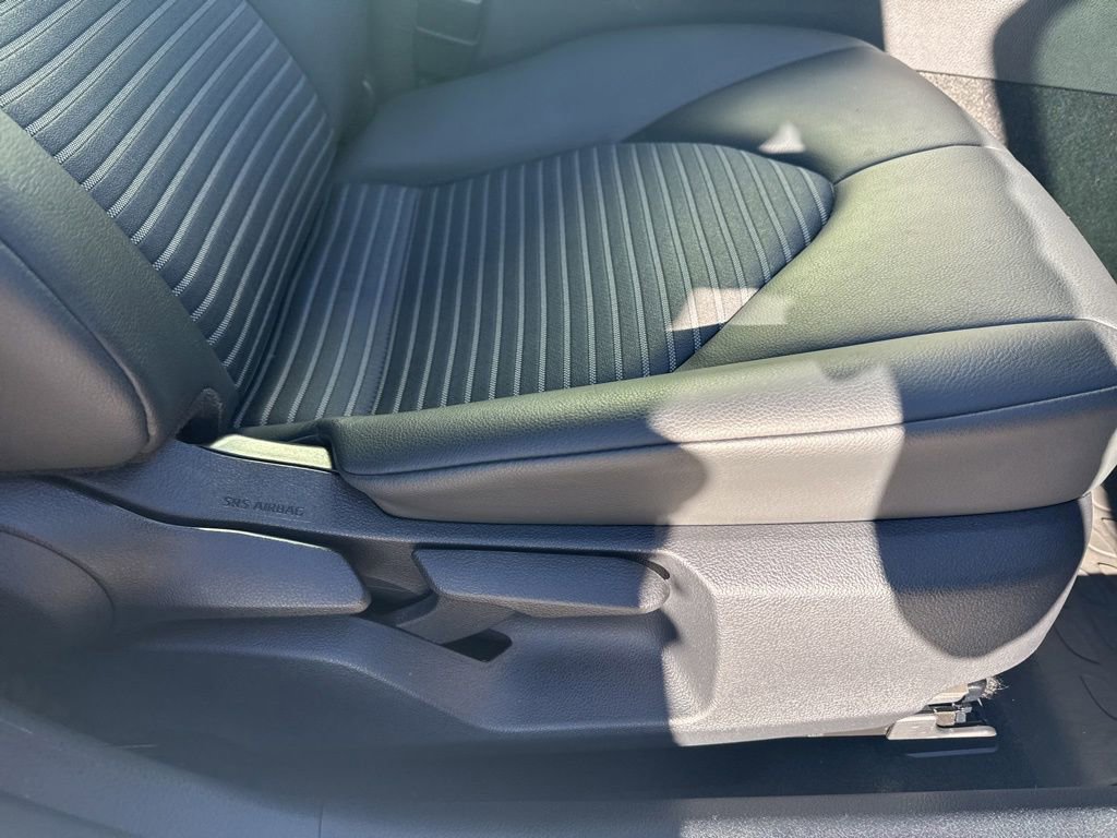 Used 2024 Toyota Camry SE image 32