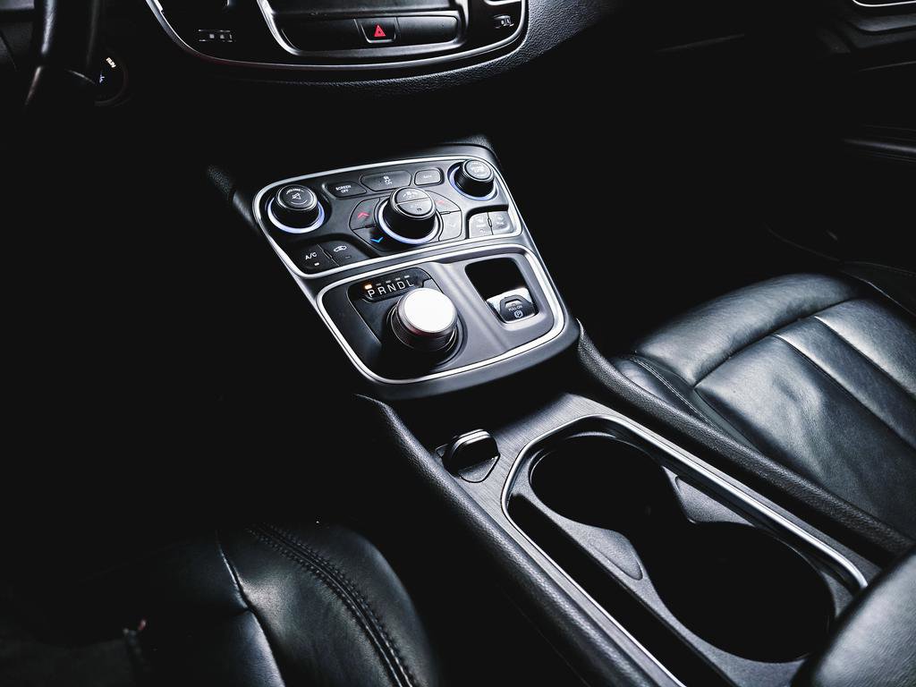 Used 2017 Chrysler 200 Limited Platinum w/ Comfort & Convenience Group image 29