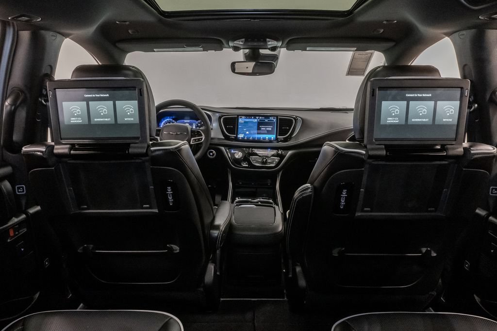 New 2026 Chrysler Pacifica Limited w/ Uconnect Theater Family Group FWD image 23