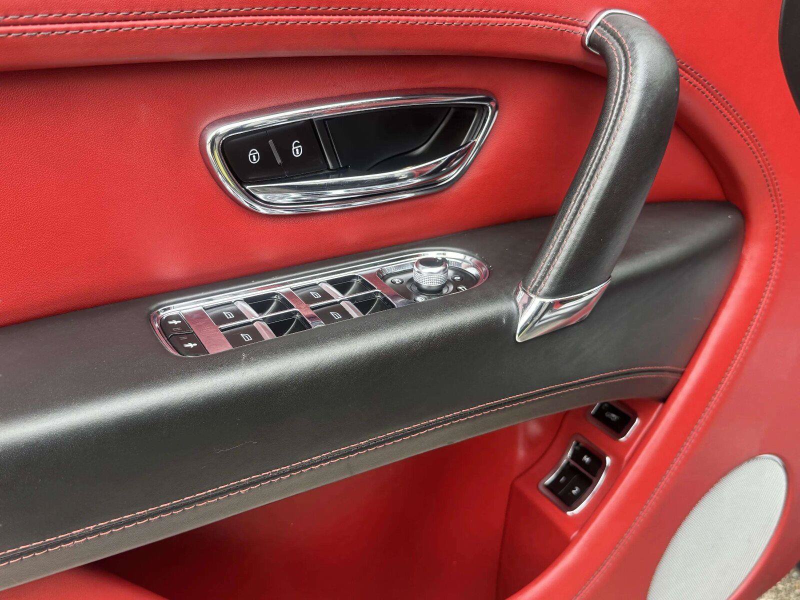 Used 2018 Bentley Bentayga AWD/4WD image 21