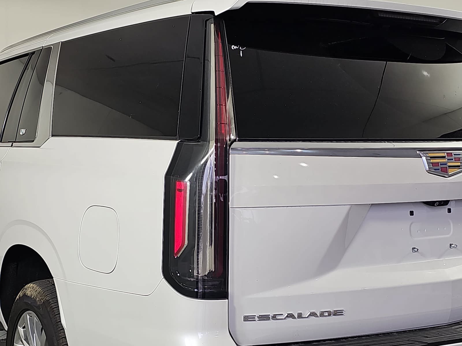 Used 2021 Cadillac Escalade ESV Premium Luxury AWD/4WD image 30