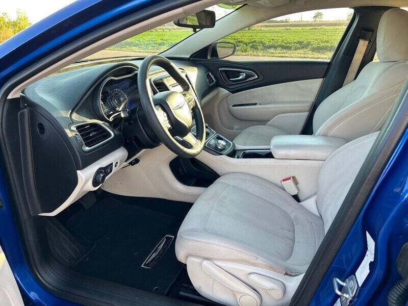 Used 2016 Chrysler 200 Limited FWD image 9
