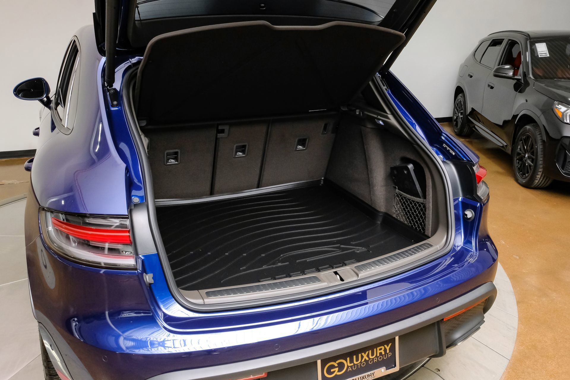 Used 2023 Porsche Macan Turbo AWD/4WD image 56
