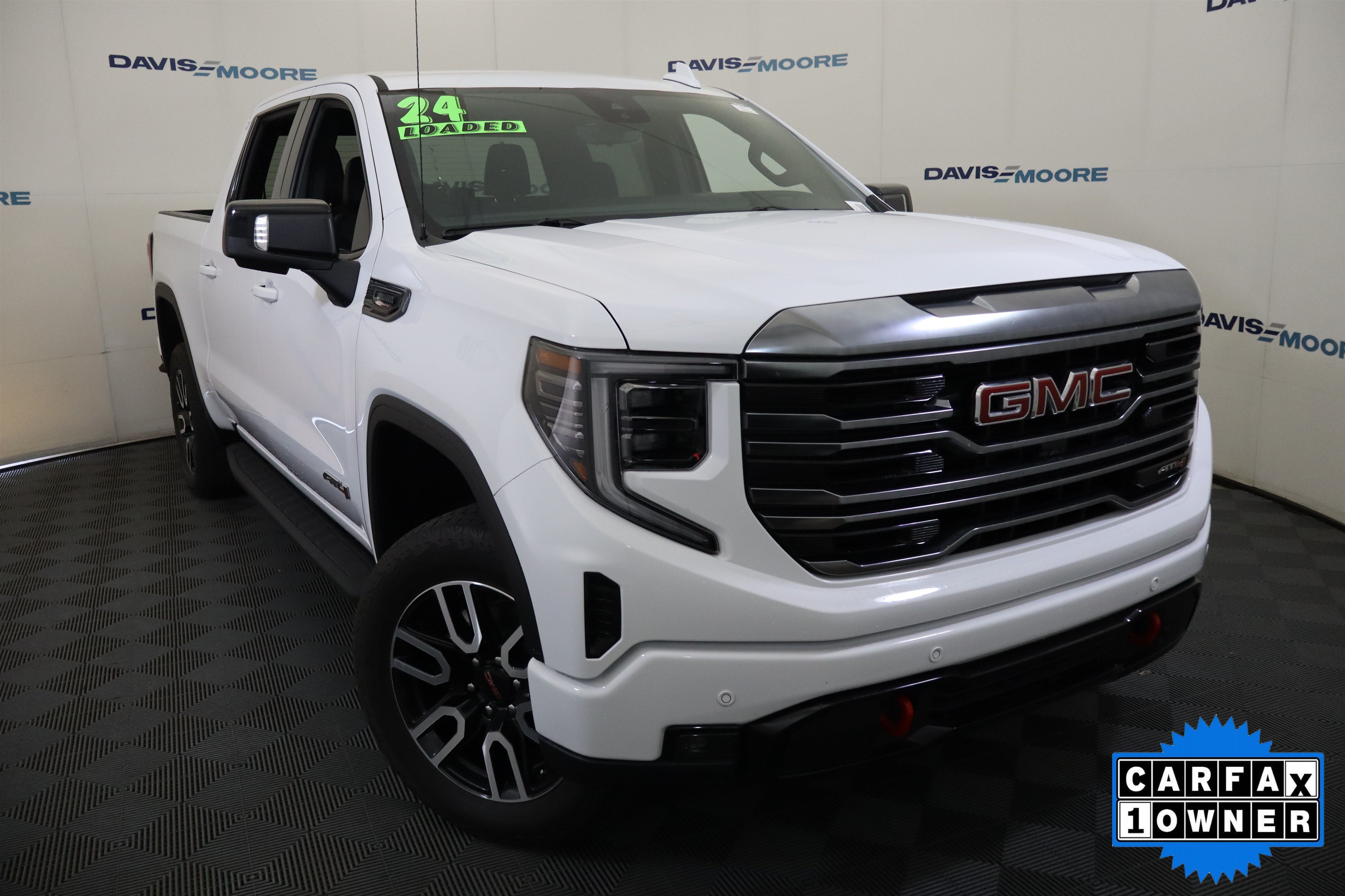 Used 2024 GMC Sierra 1500 AT4 w/ Technology Package AWD/4WD image 2