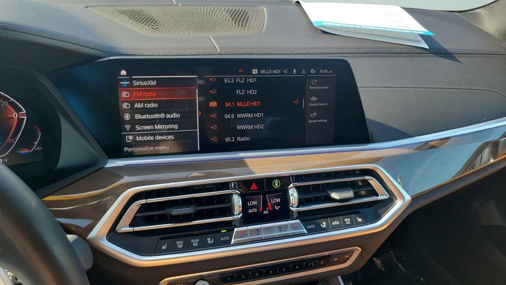 Used 2021 BMW X5 xDrive40i w/ M Sport Package AWD/4WD image 14