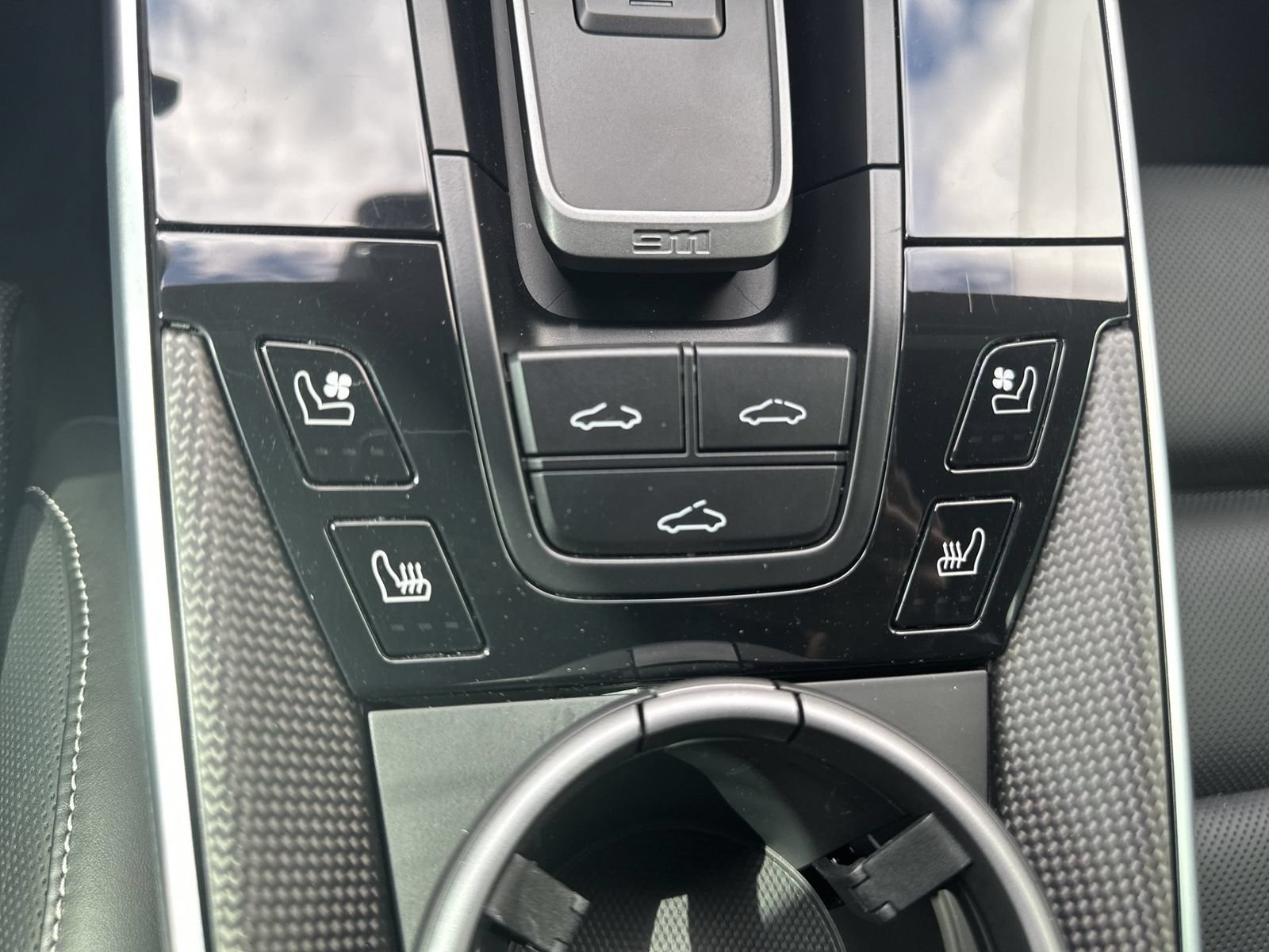 Certified 2022 Porsche 911 Turbo S AWD/4WD image 20
