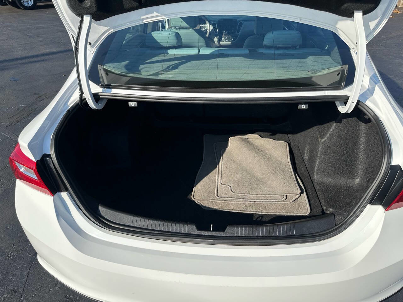 Used 2020 Chevrolet Malibu LS image 13