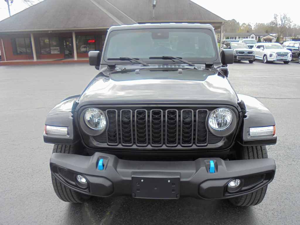 Used 2024 Jeep Wrangler Unlimited w/ Convenience Group AWD/4WD image 3