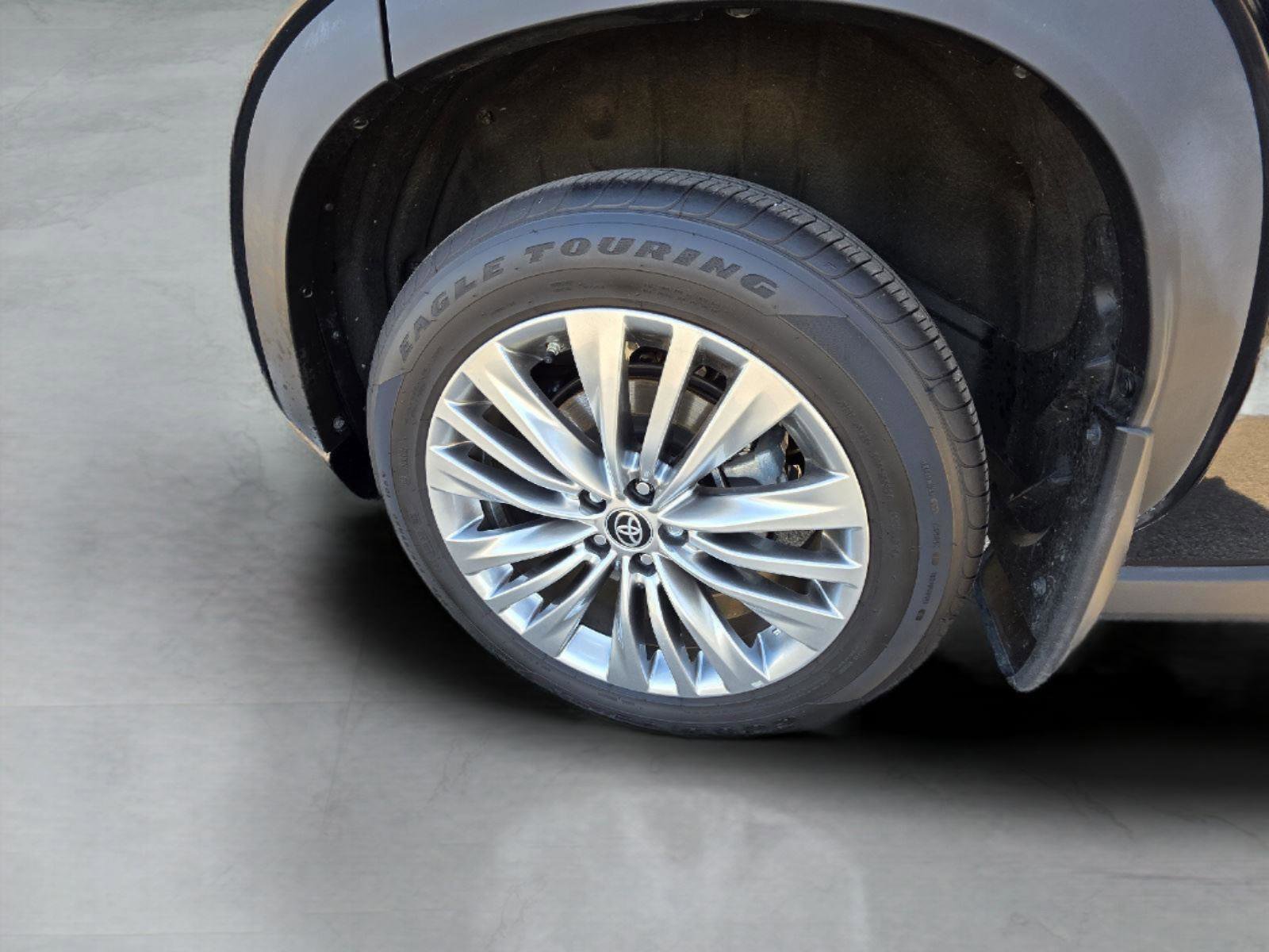 Used 2025 Toyota Highlander Platinum image 33