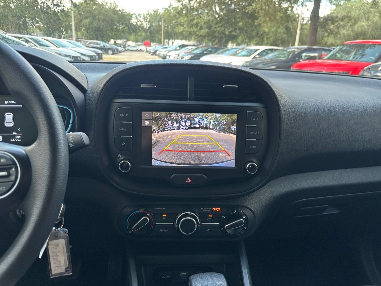 Used 2025 Kia Soul LX w/ LX Technology Package FWD image 16