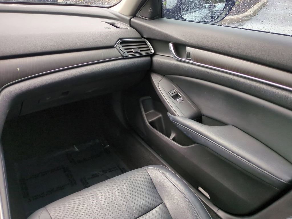 Used 2018 Honda Accord Touring image 16