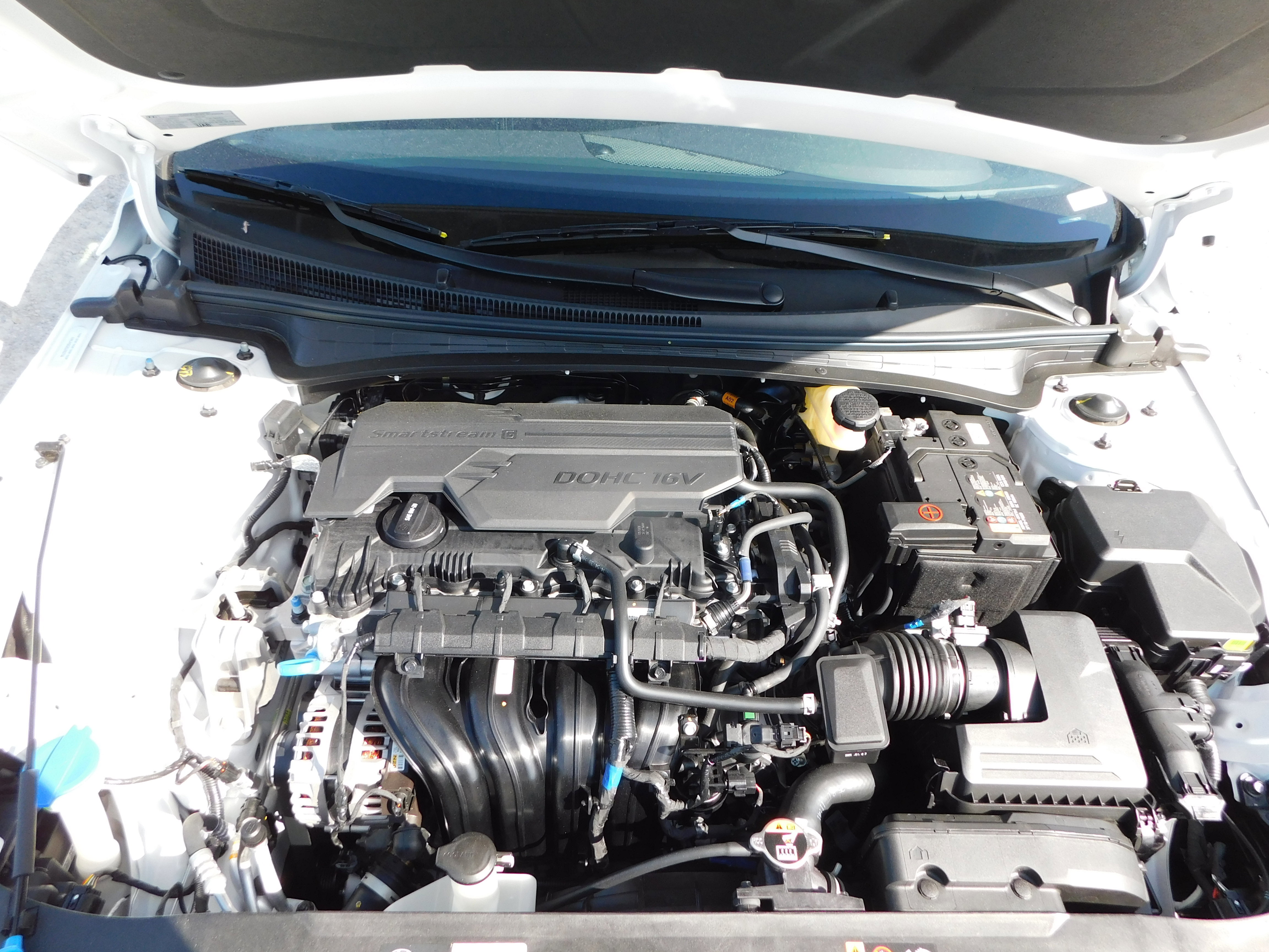 Certified 2025 Hyundai Elantra Sport FWD image 12