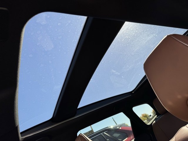 Certified 2025 Toyota Crown Signia image 6