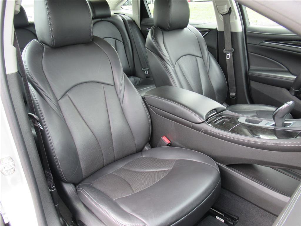 Used 2018 Buick LaCrosse Essence image 9