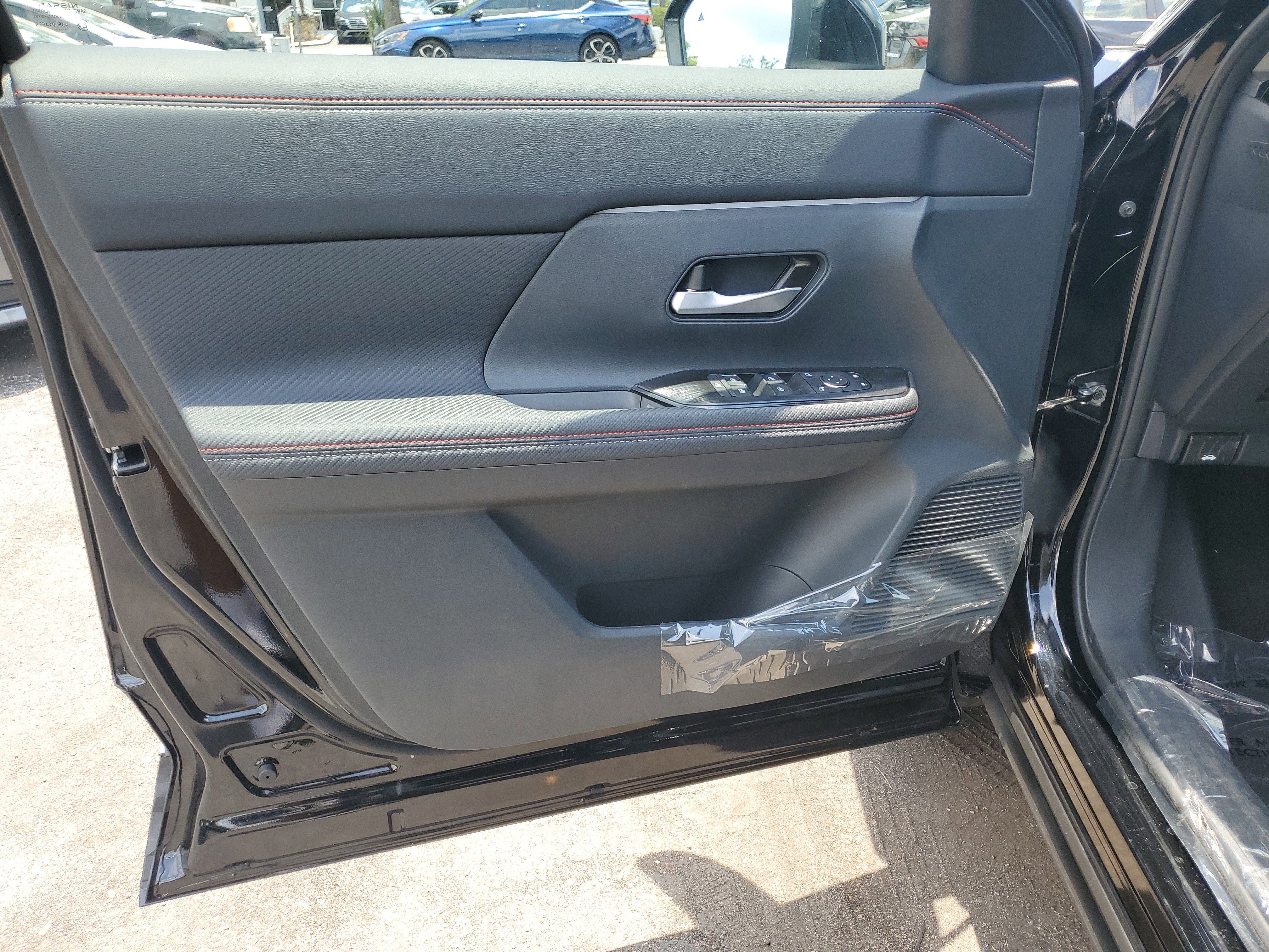 New 2025 Nissan Kicks SR image 10