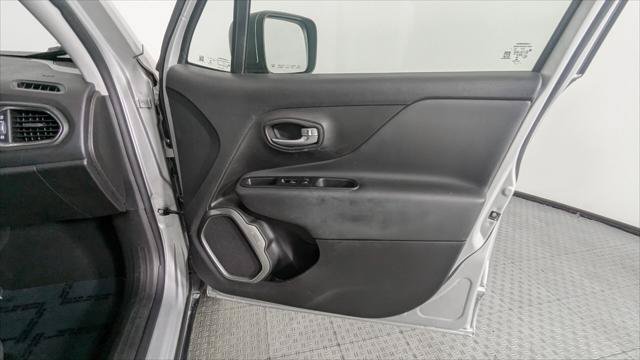 Used 2020 Jeep Renegade Limited AWD/4WD image 22