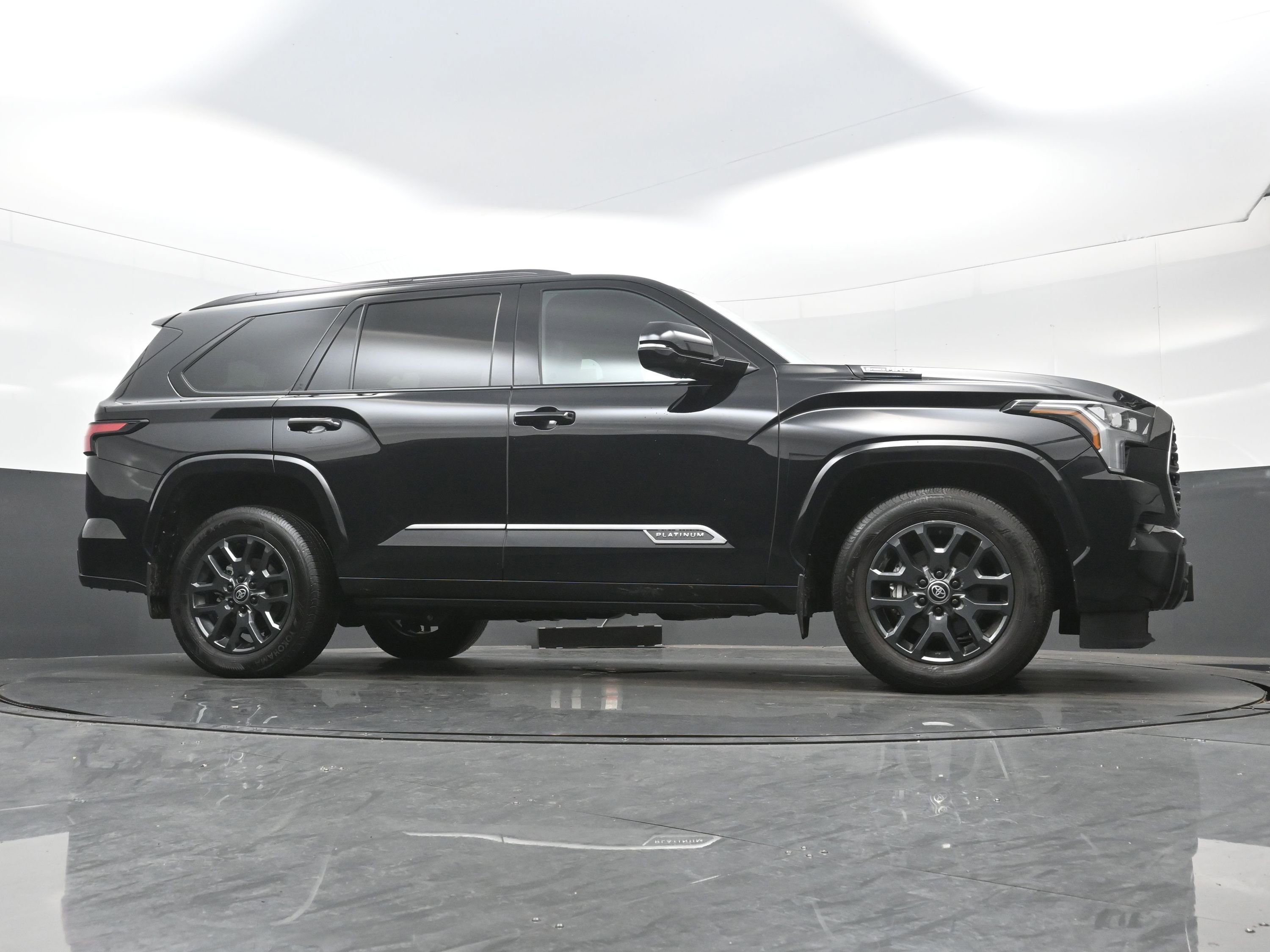 Used 2025 Toyota Sequoia Platinum image 36