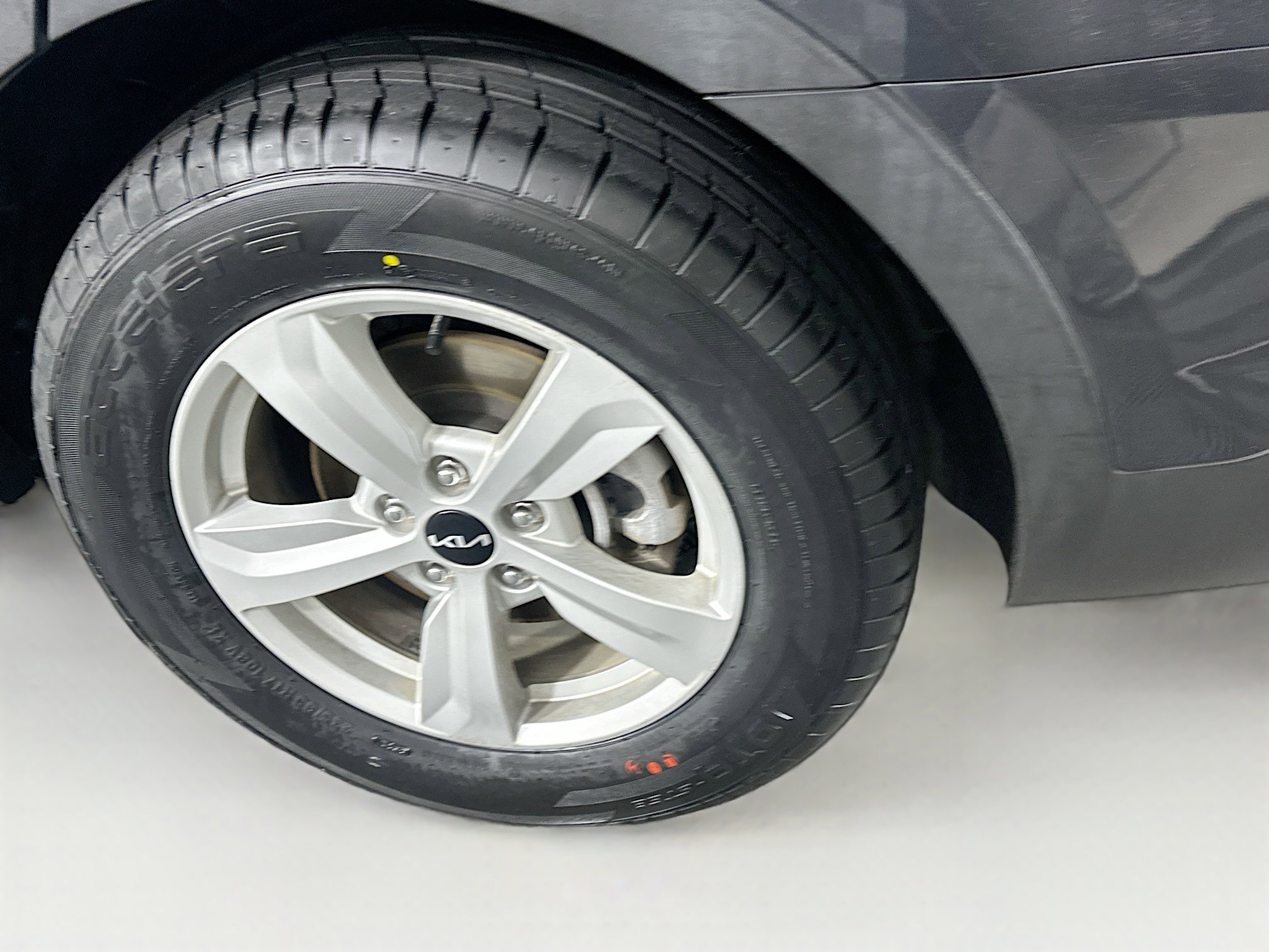 Used 2023 Kia Sorento LX image 11